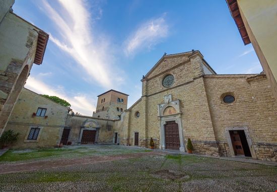Abbazia di Farfa L'abbazia-gioiello della Sabina ValerioMei / Shutterstock.com 