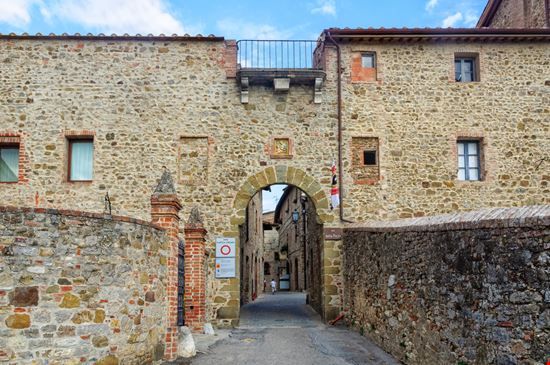 San Gusmè San Gusmè Ikonya - Shutterstock.com 