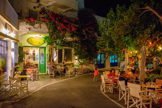 Kithira Kithira PitK / Shutterstock.com 
