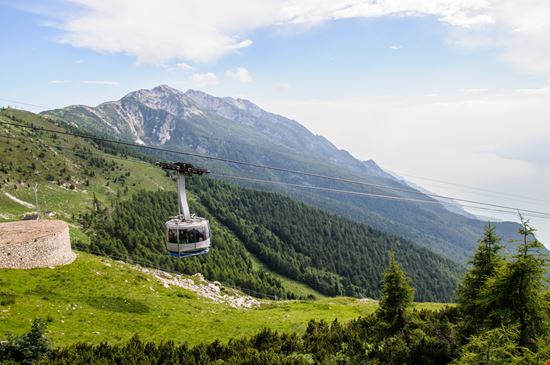 Funivia  Funivia  Irina Fuks - Shutterstock.com 
