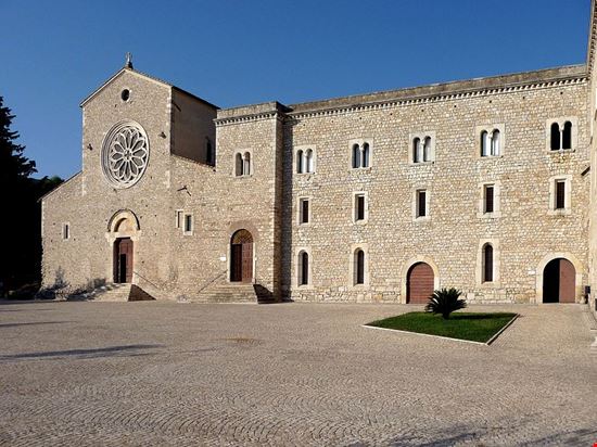 Abbazia di Valvisciolo Abbazia di Valvisciolo pietro scerrato - CC BY 3.0 