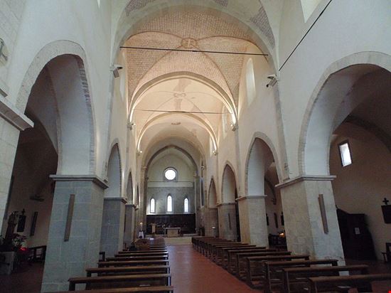 Abbazia di Valvisciolo Abbazia di Valvisciolo Itto Ogami - CC BY 3.0 