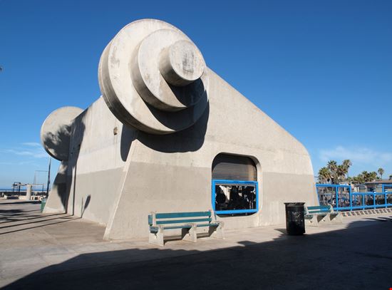Muscle Beach Muscle Beach trekandshoot - Shutterstock.com 