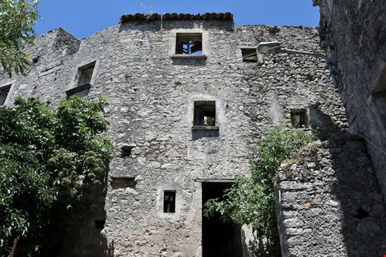 Pesche Scorci del borgo
 stock.adobe.com 