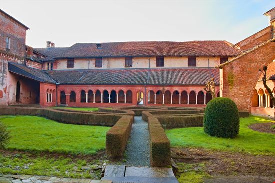 Revello Abbazia di Staffarda stock.adobe.com 
