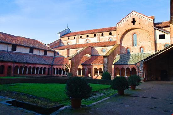 Revello Abbazia di Staffarda stock.adobe.com 