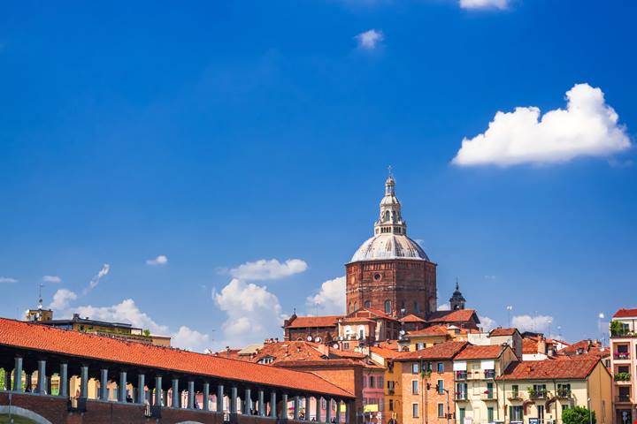 Meravigliosamente panoramico e straordinariamente utile: il Ponte Coperto della città è tra i ponti storici più belli d'Italia