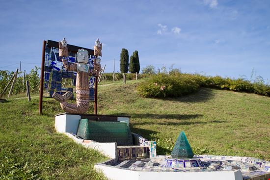 Art Park La Court Il museo a cielo aperto tra i vigneti del Piemonte michelechiarlo.it 