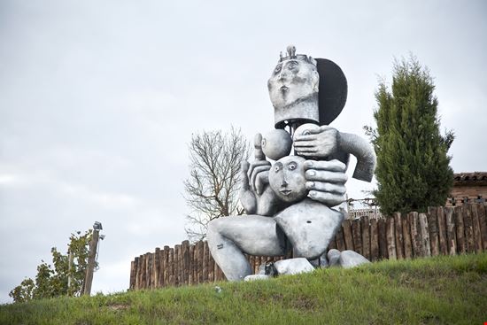 Art Park La Court Il museo a cielo aperto tra i vigneti del Piemonte michelechiarlo.it 