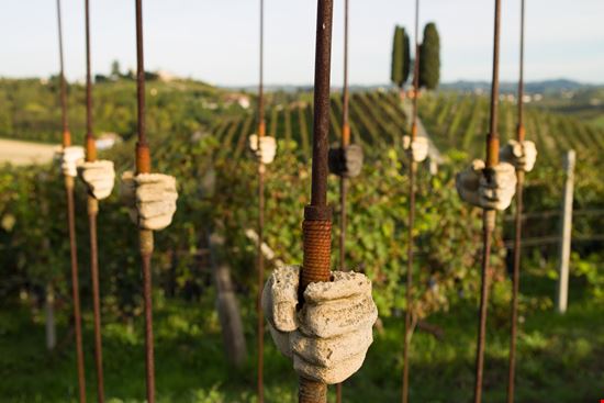 Art Park La Court Il museo a cielo aperto tra i vigneti del Piemonte michelechiarlo.it 