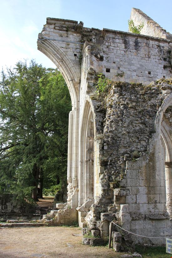 Abbazia di Jumieges L'abbazia in rovina della Francia stock.adobe.com 