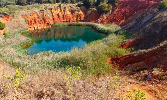 Laghetto di Bauxite Laghetto di Bauxite Landscape Nature Photo - Shutterstock.com 