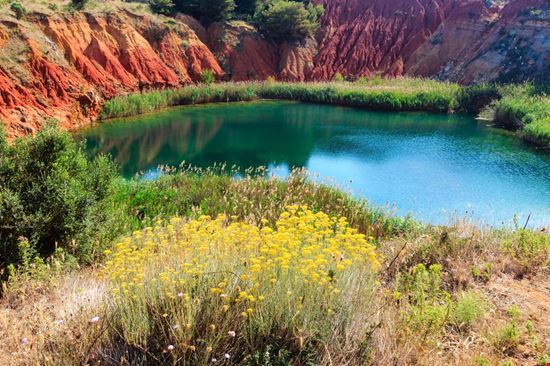 Laghetto di Bauxite Laghetto di Bauxite Landscape Nature Photo - Shutterstock.com 
