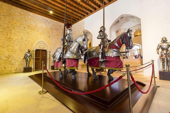 Segovia Alcázar agsaz / Shutterstock.com 