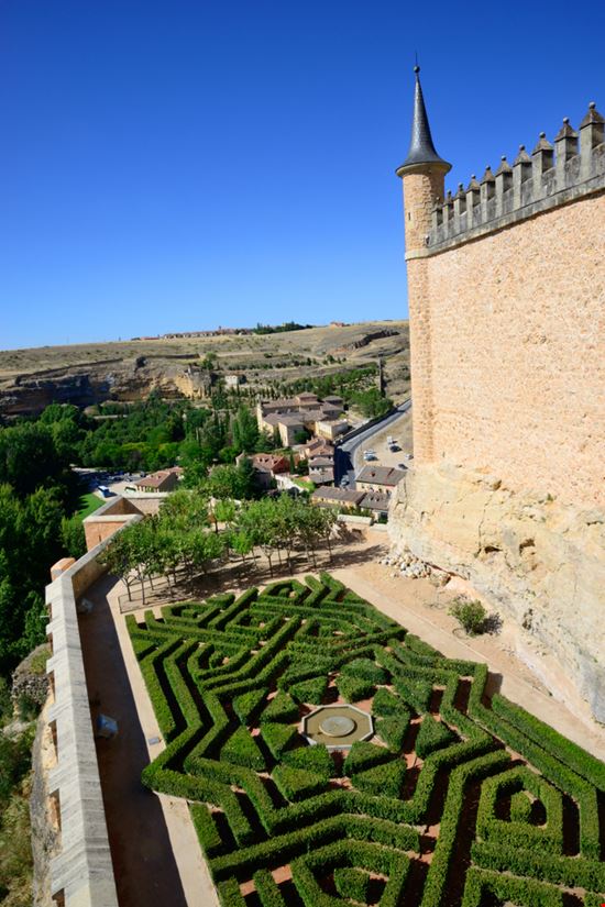 Segovia Alcázar Julian Maldonado / Shutterstock.com 