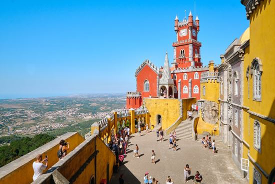 Sintra Palacio de Pena Daniel Villalobos Oliver / Shutterstock.com 