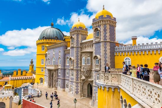 Sintra Palacio de Pena Takashi Images / Shutterstock.com 