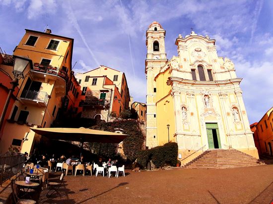 Cervo Borgo a picco sul mare Yohana Negusse / Shutterstock.com 