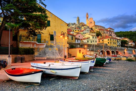 Cervo Borgo a picco sul mare Shutterstock.com 