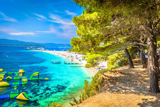 Spiaggia di Bol Spiaggia di Zlatni rat Shutterstock.com 