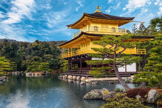 Padiglione d’Oro Kinkaku-ji Padiglione d’Oro Kinkaku-ji Vincent St. Thomas - Shutterstock.com 