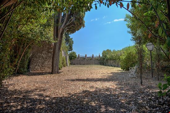 Castello di Fumone Castello di Fumone Stefano Pellicciari / Shutterstock.com 