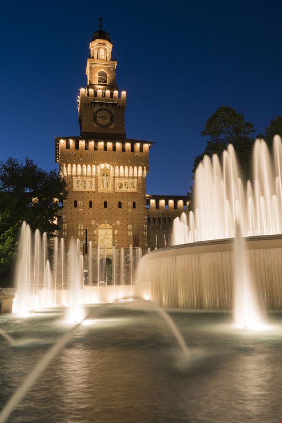 Castello Sforzesco Castello Sforzesco Arcansel / Shutterstock.com 