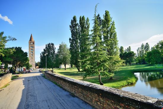Abbazia di Pomposa Abbazia di Pomposa phototravelua - Shutterstock.com 