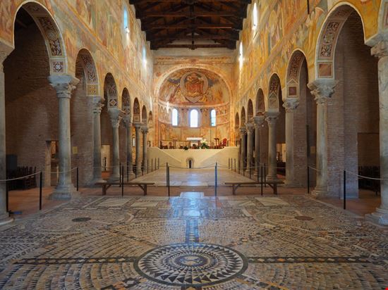 Abbazia di Pomposa Abbazia di Pomposa Gaia Conventi / Shutterstock.com 