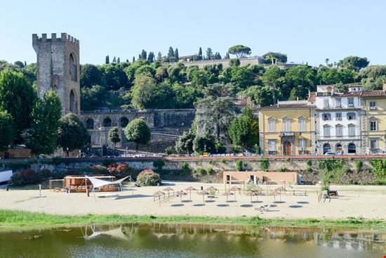 Spiaggia sull'Arno Spiaggia sull'Arno Stefano Ember - Shutterstock.com 