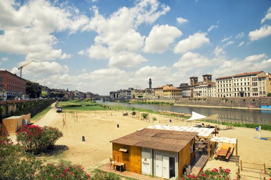 Spiaggia sull'Arno Spiaggia sull'Arno clemente lasala / Shutterstock.com 
