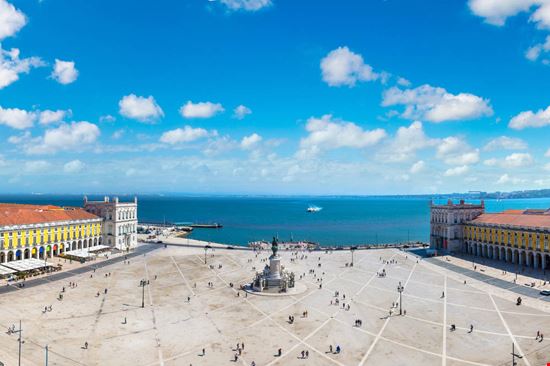 Praça do Comercio Praça do Comercio S-F - Shutterstock.com 