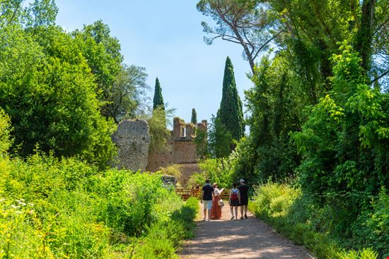 Sermoneta Oasi di Ninfa Alessandro Tortora / Shutterstock.com 