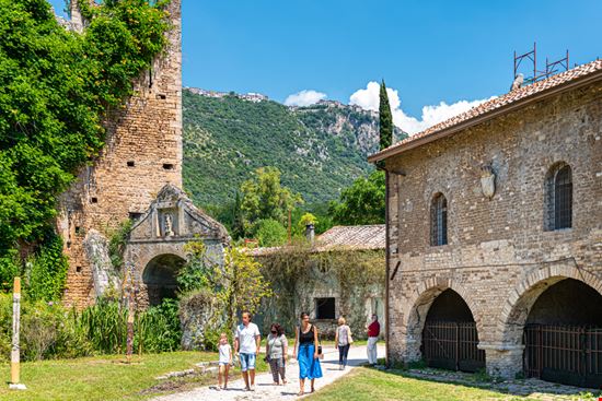 Sermoneta Oasi di Ninfa Alessandro Tortora / Shutterstock.com 