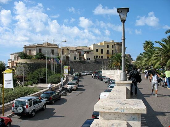 Nettuno Borgo medievale Di stefano.nicolucci - foto propria, Pubblico dominio, https://commons.wikimedia.org/w/index.php?curid=4871418 