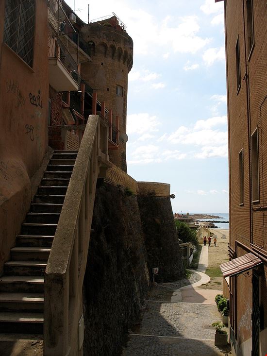 Nettuno Borgo medievale Di Stefano.nicolucci di Wikipedia in italiano - Trasferito da it.wikipedia su Commons., CC BY-SA 3.0, https://commons.wikimedia.org/w/index.php?curid=38289916 