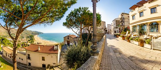 Sperlonga Sperlonga Alessandro Tortora / Shutterstock.com 
