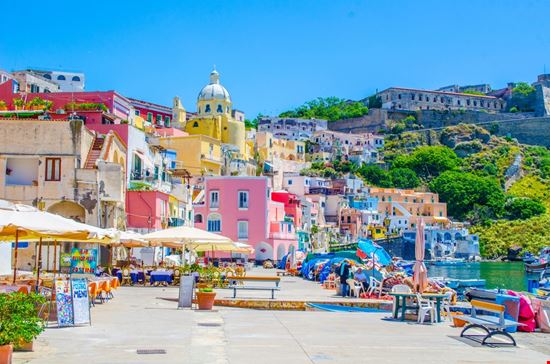 PROCIDA PROCIDA trabantos / Shutterstock.com 
