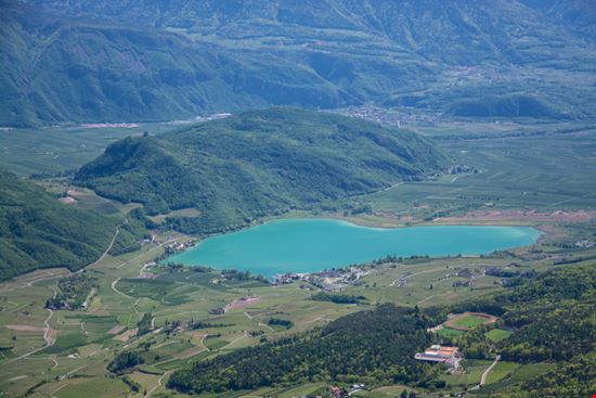 Lago di Caldaro Lago di Caldaro U. Gernhoefer - Shutterstock.com 
