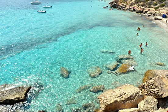 Favignana Cala Azzurra poludziber / Shutterstock.com 