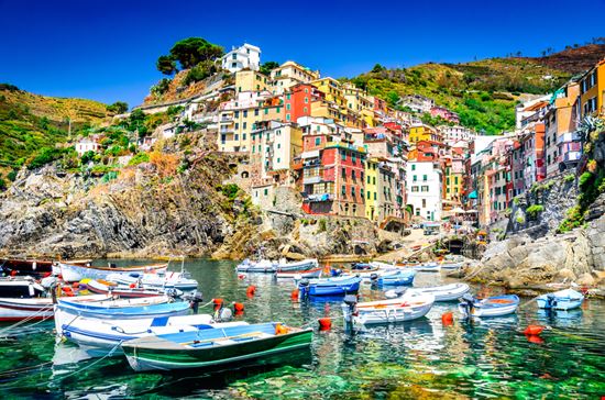Riomaggiore Riomaggiore cge2010 - Shutterstock.com 