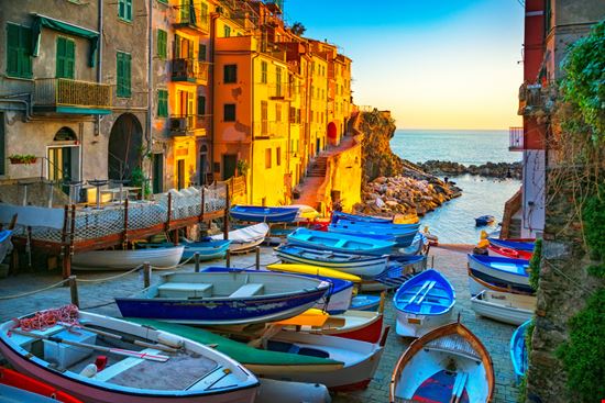 Riomaggiore Riomaggiore StevanZZ - Shutterstock.com 