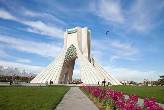 Torre Azadi Torre Azadi Borna_Mirahmadian / Shutterstock.com 