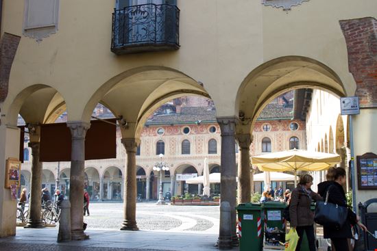 Vigevano Piazza Ducale davidephotonature / Shutterstock.com 