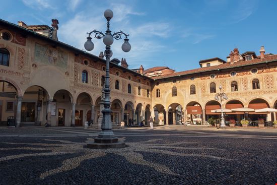 Vigevano Piazza Ducale Dmytro Surkov / Shutterstock.com 
