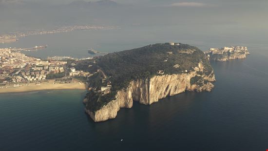 Gaeta Montagna Spaccata Novikov Aleksey - Shutterstock.com 
