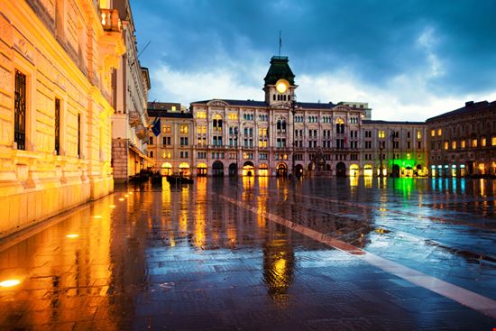 Trieste Piazza Unità d'Italia Madrugada Verde 