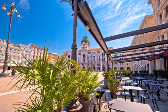 Trieste Piazza Unità d'Italia xbrchx - Shutterstock.com 