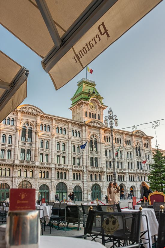 Trieste Piazza Unità d'Italia Karl Allen Lugmayer / Shutterstock.com 