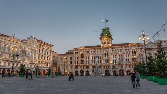 Trieste Piazza Unità d'Italia Shutterstock.com 